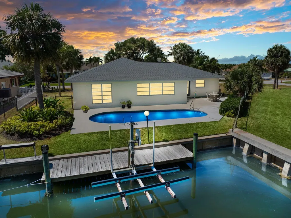 12 Sovereign Way Hutchinson Island FL 34949