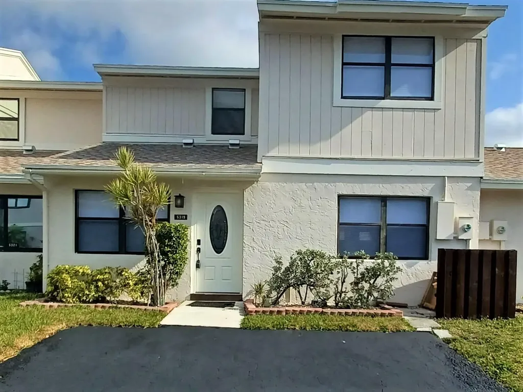 5319 Tennis Lane Delray Beach FL 33484