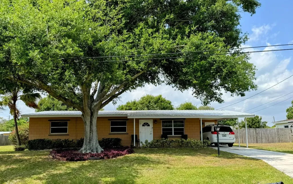 3729 Saint Benedicts Road Fort Pierce FL 34982