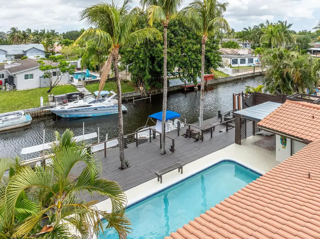 5841 SW 19th Street Plantation FL 33317