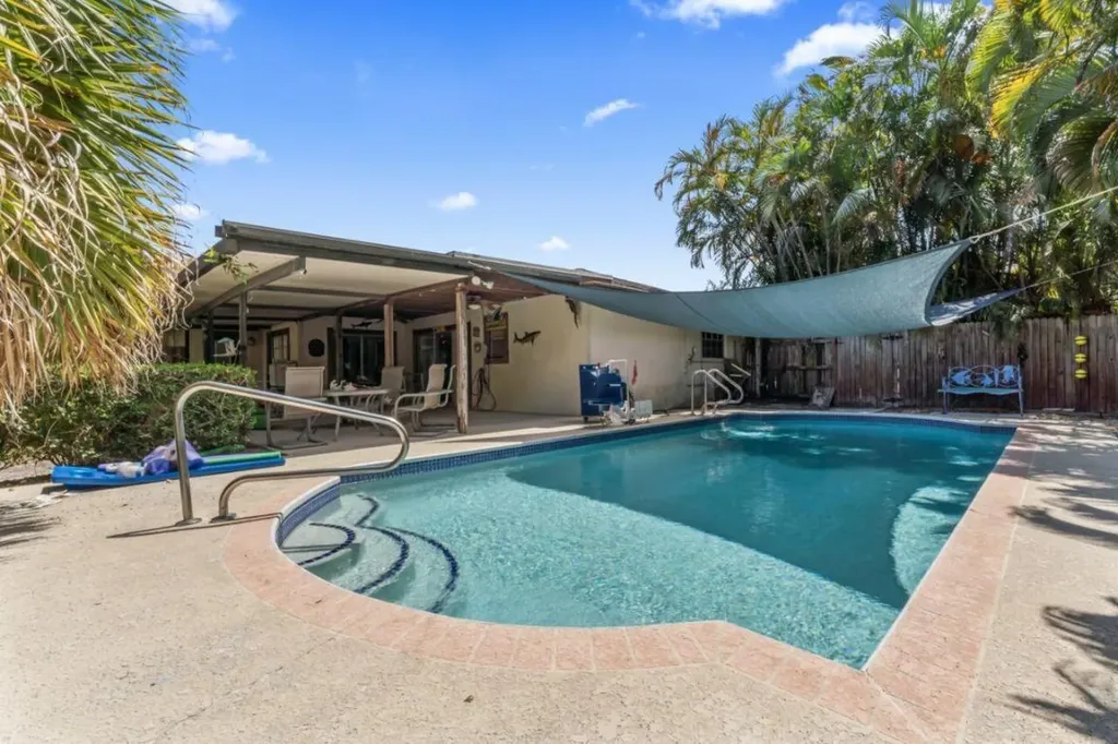12127 Big Cone Court Wellington FL 33414