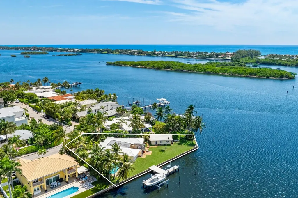 8026 Flagler Court West Palm Beach FL 33405