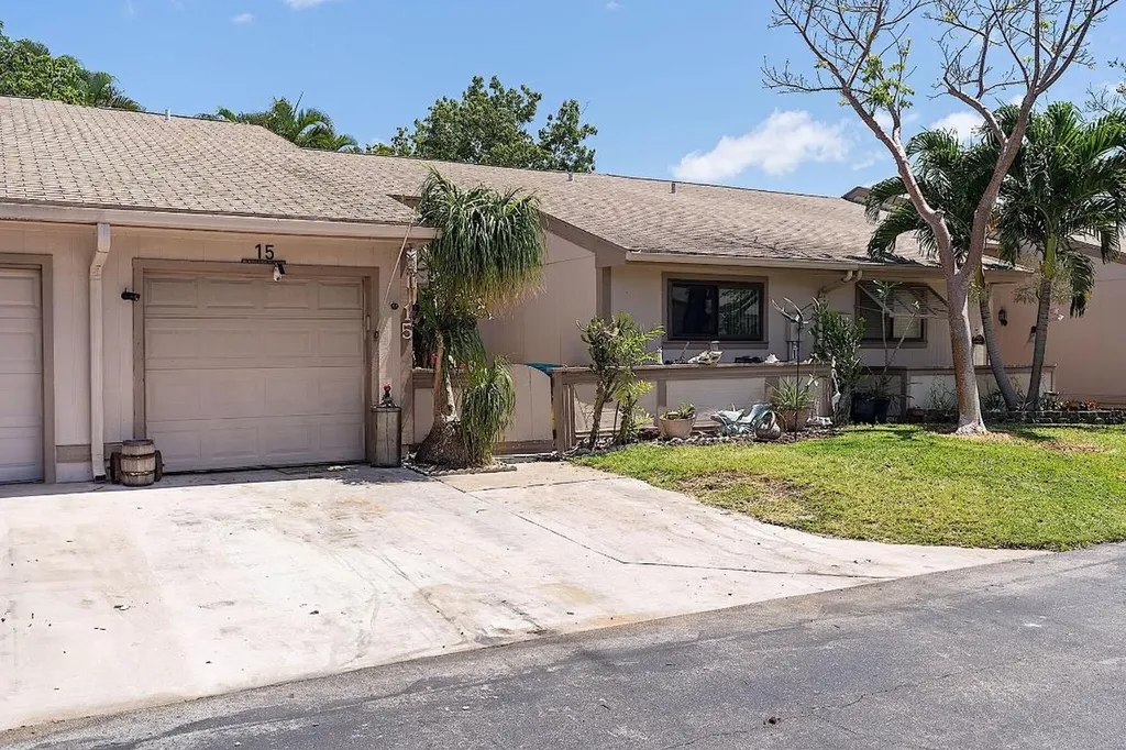 15 Flint Way Boynton Beach FL 33426