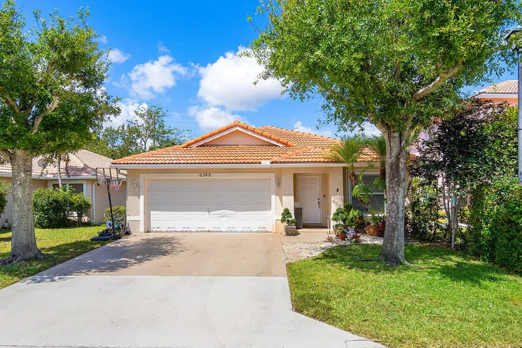 6348 Willoughby Circle Lake Worth FL 33463