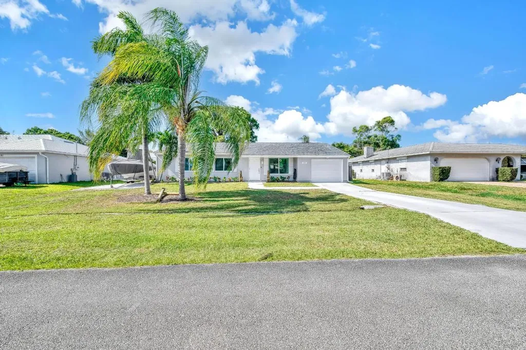 1631 SE Minorca Avenue Port St Lucie FL 34952