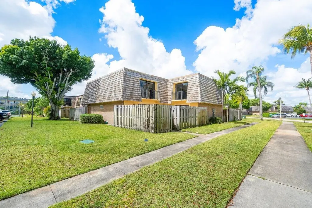 185 Woodland Road Palm Springs FL 33461