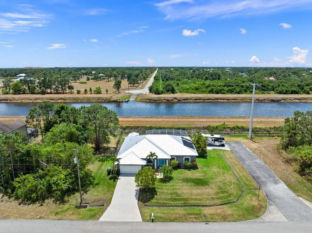 1402 SW Abacus Avenue Port St Lucie FL 34953