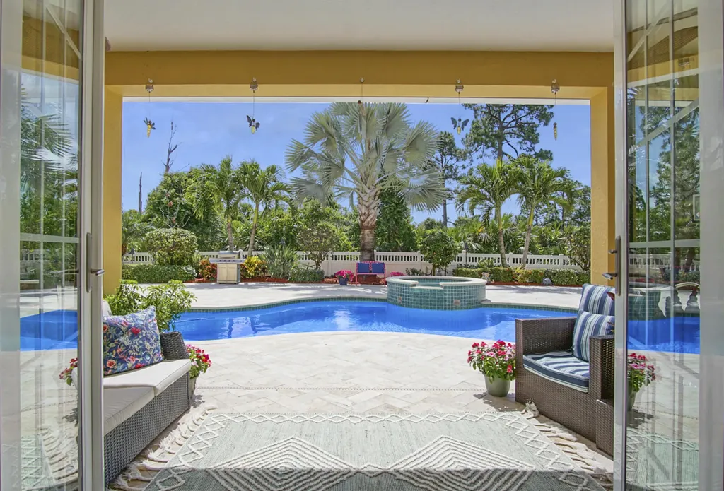 3135 NW Stoney Creek Avenue Jensen Beach FL 34957