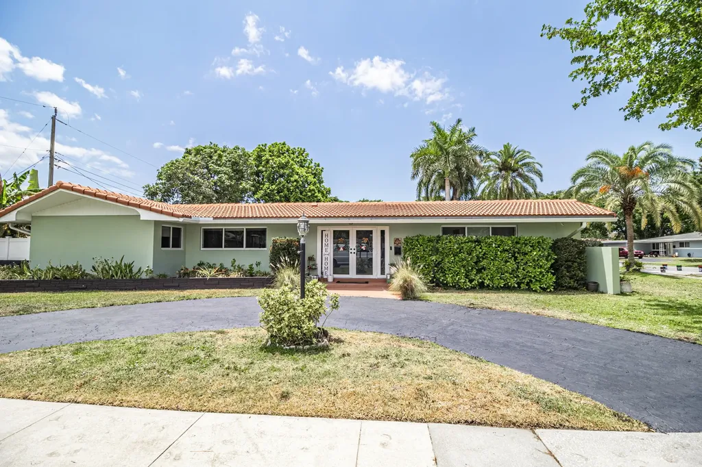 251 S Bel Air Drive Plantation FL 33317