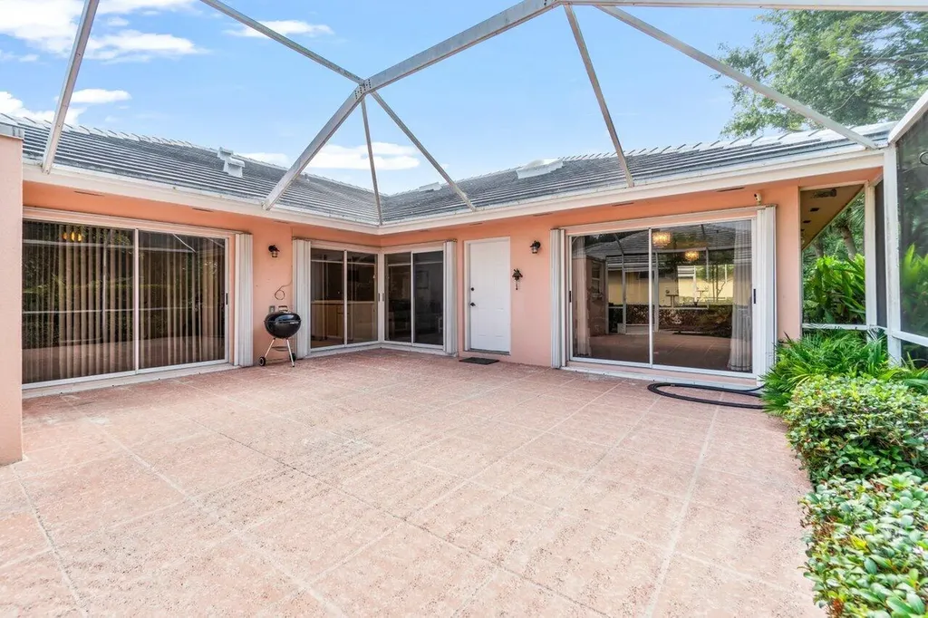 2802 Lakemont Court Palm Beach Gardens FL 33403