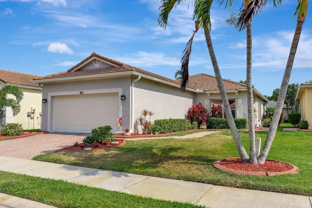 813 SW Rocky Bayou Terrace Port St Lucie FL 34986