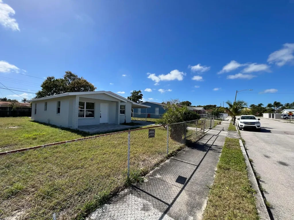 728 El Vedado West Palm Beach FL 33405