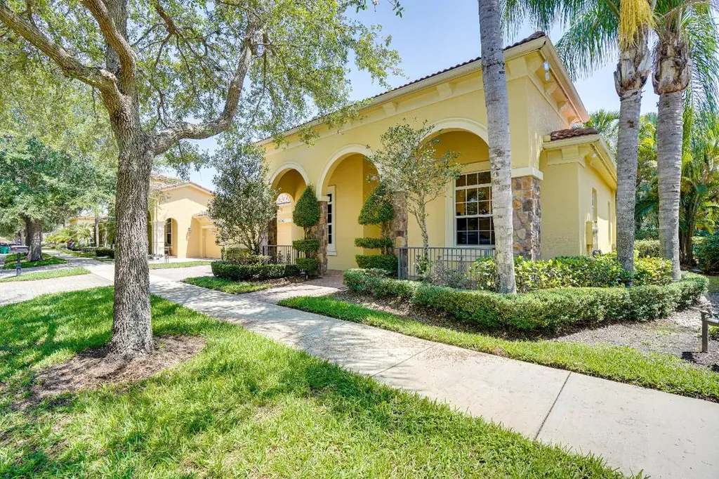 10042 SW Canossa Way Port St Lucie FL 34986