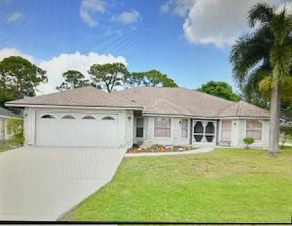 881 SE Lansdowne Avenue Port St Lucie FL 34983