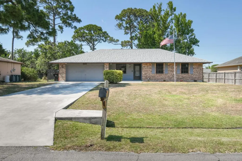 565 NW Placid Avenue Port St Lucie FL 34983