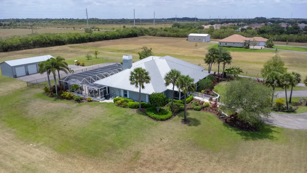 8135 White Fences Lane Vero Beach FL 32968