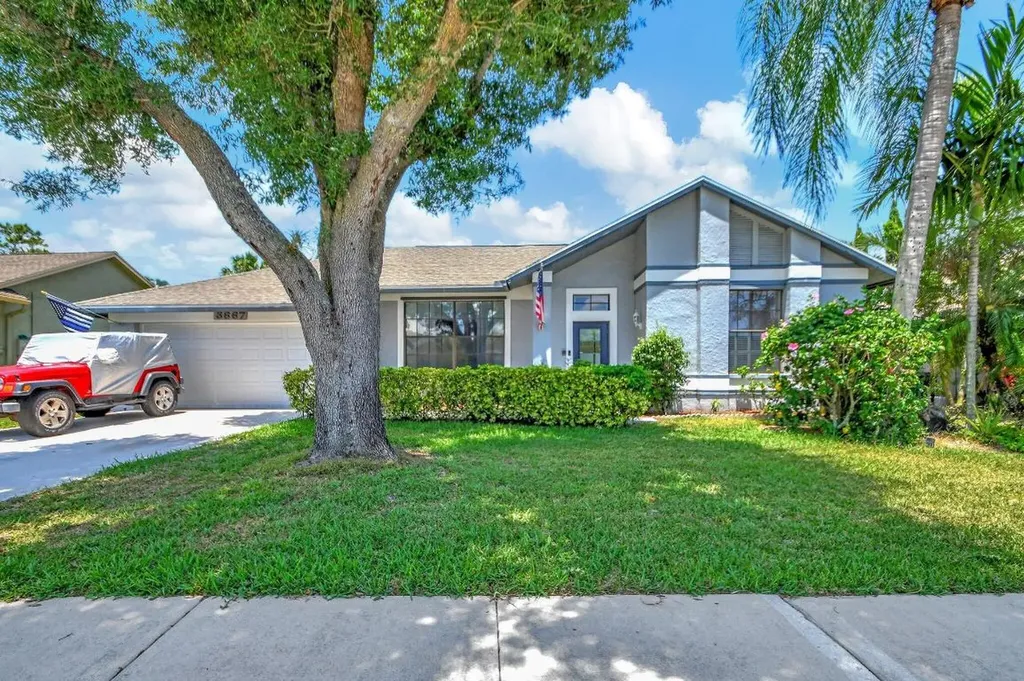 3667 Woods Walk Boulevard Lake Worth FL 33467