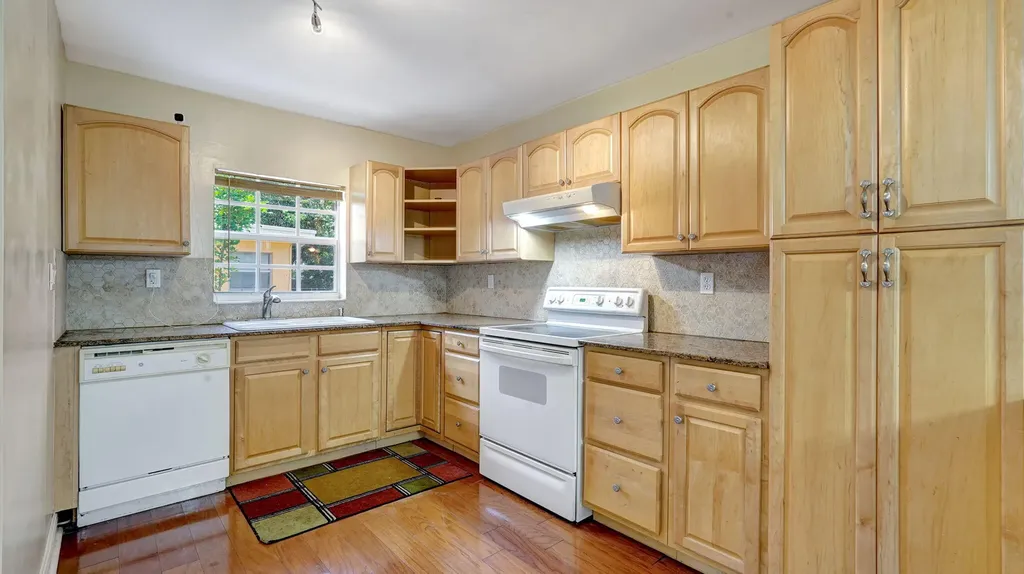322 SW 79th Avenue North Lauderdale FL 33068