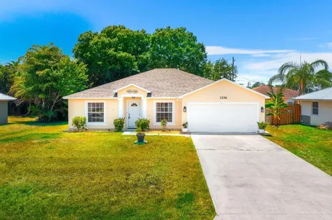 1226 SW Asturia Avenue Port St Lucie FL 34953