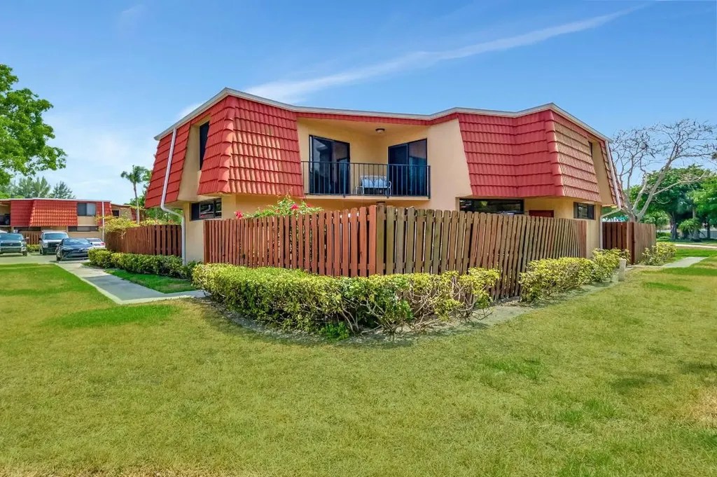 22910 Oxford Place Boca Raton FL 33433