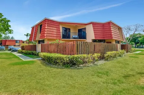 22910 Oxford Place Boca Raton FL 33433