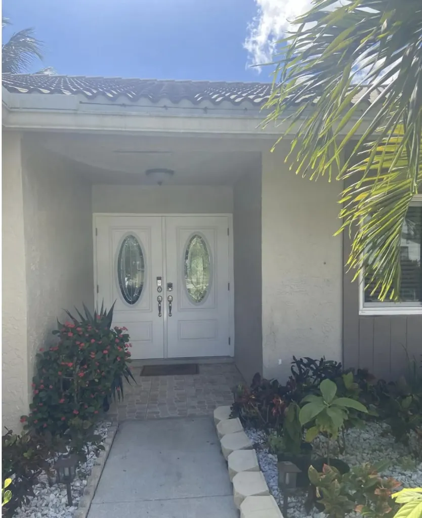 6004 Strawberry Lakes Circle Lake Worth FL 33463