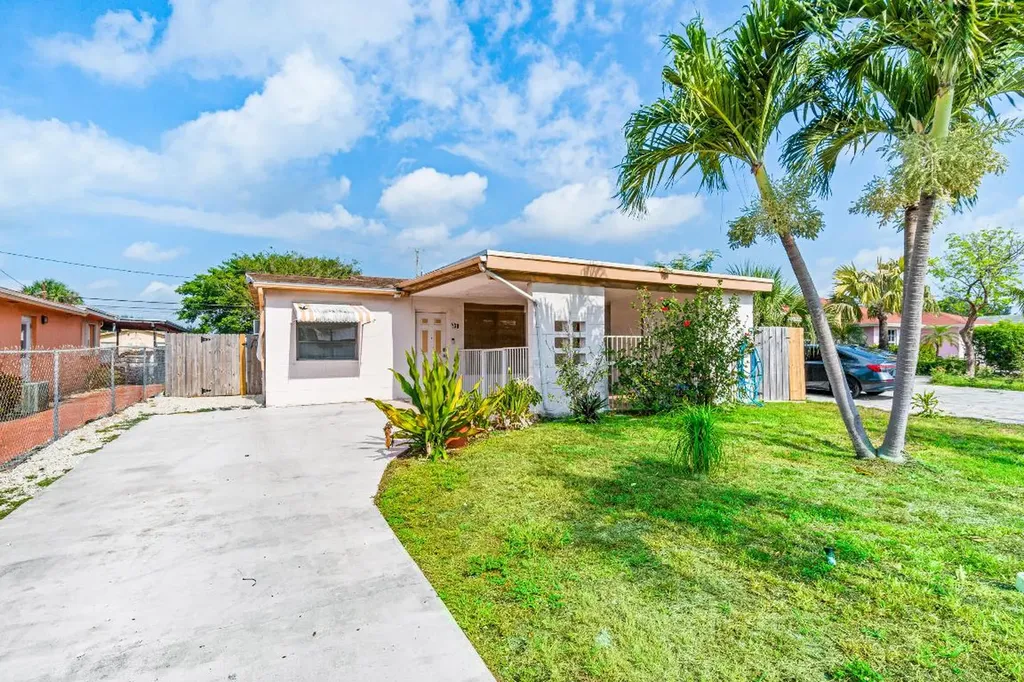 238 SW 10th Avenue Delray Beach FL 33444