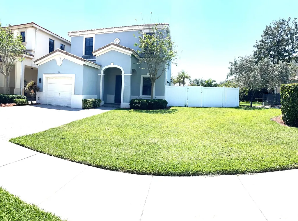850 NE 193rd Terrace Miami FL 33179