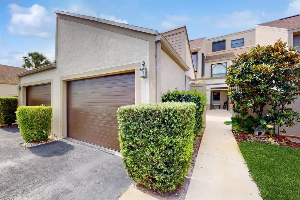 1102 SE Mitchell Avenue Port St Lucie FL 34952