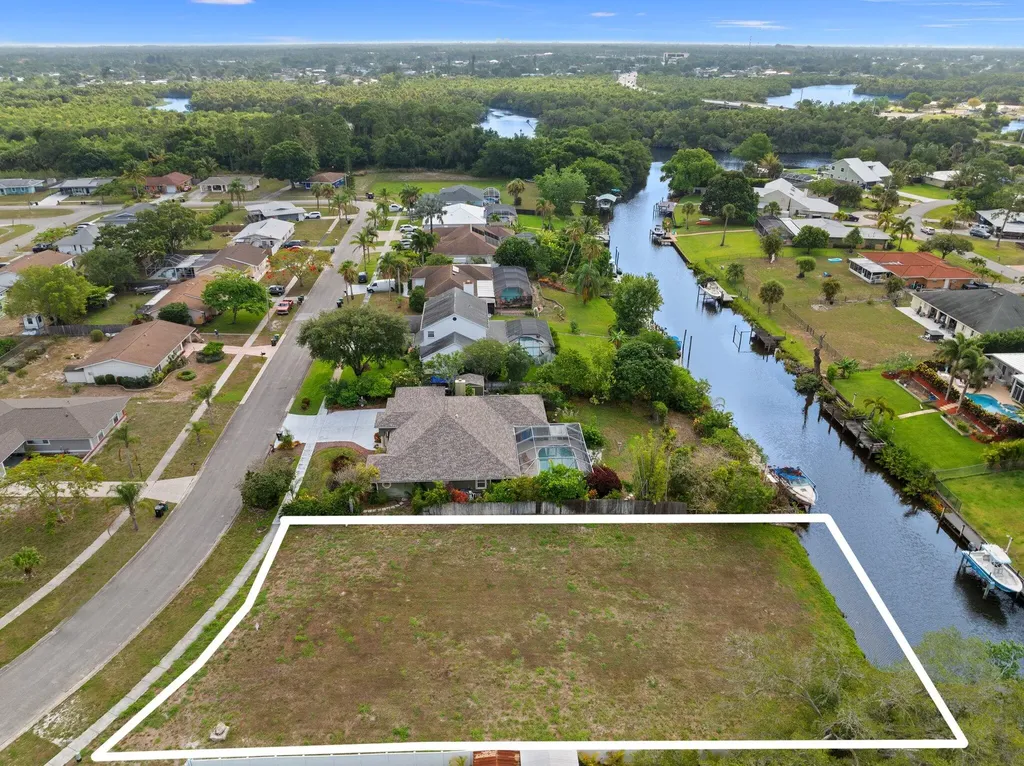 420 NE Cornwall Avenue Port St Lucie FL 34983