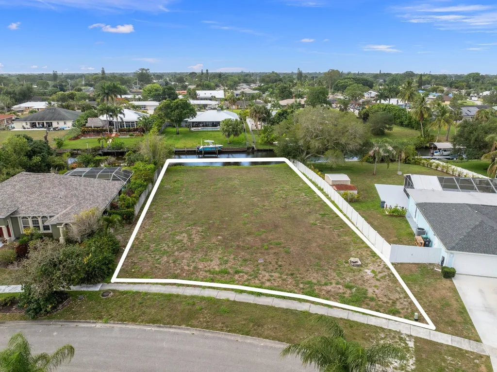 420 NE Cornwall Avenue Port St Lucie FL 34983
