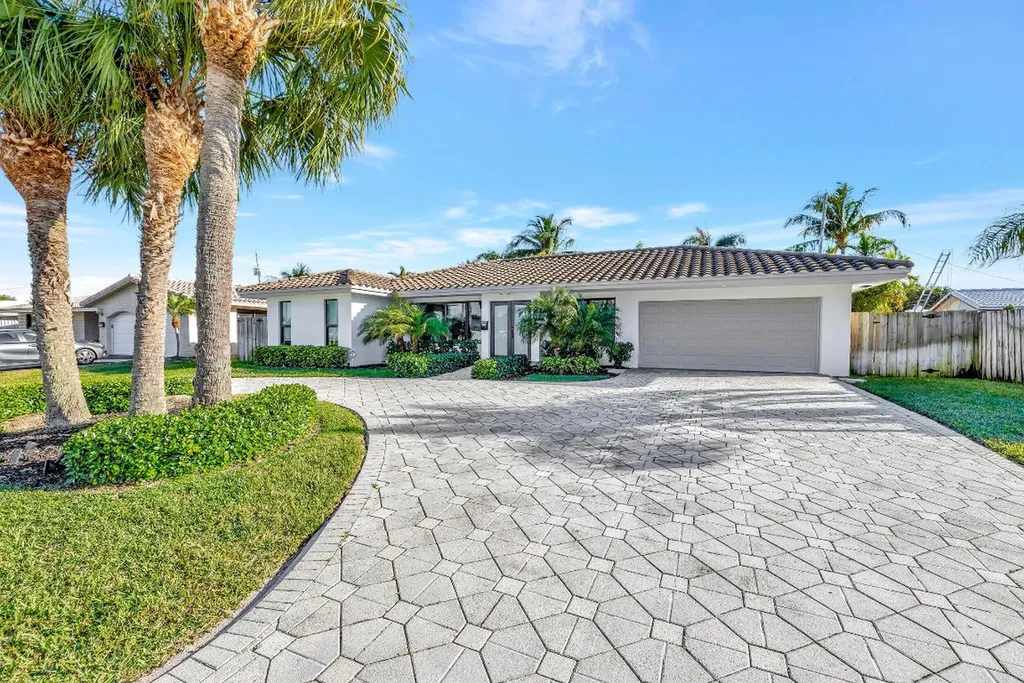 2720 NE 42nd Street Lighthouse Point FL 33064