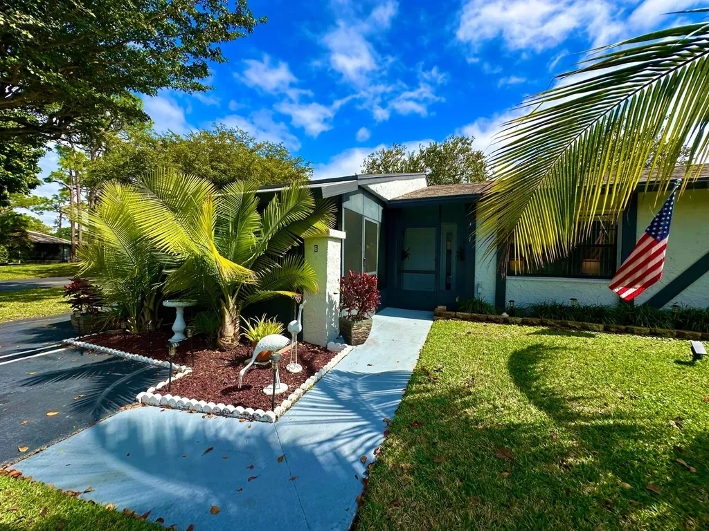 6 Seneca Court Royal Palm Beach FL 33411