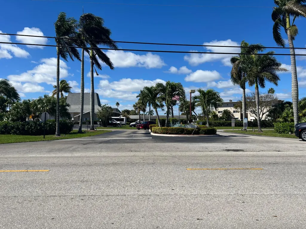 2682 S Garden Drive Lake Worth FL 33461