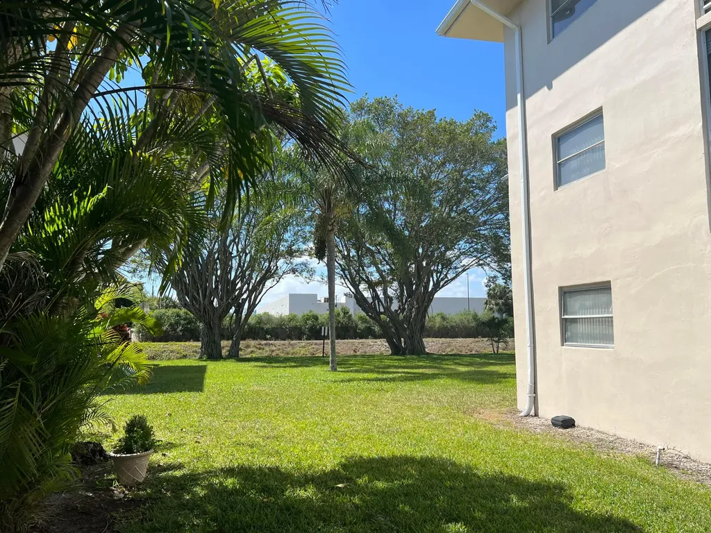 2682 S Garden Drive Lake Worth FL 33461