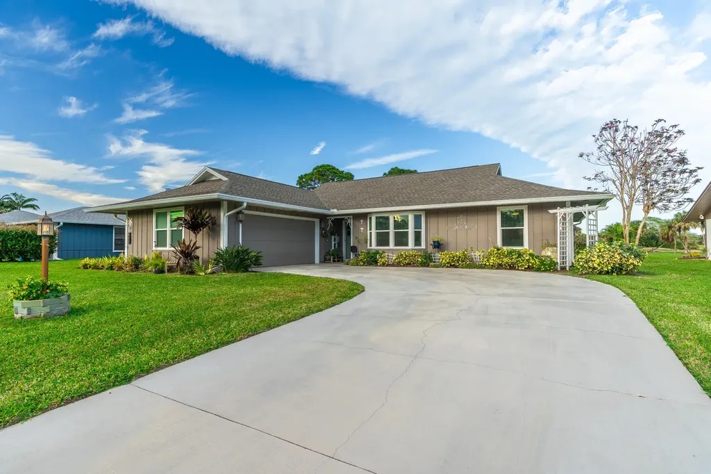 7875 SE Trenton Avenue Hobe Sound FL 33455