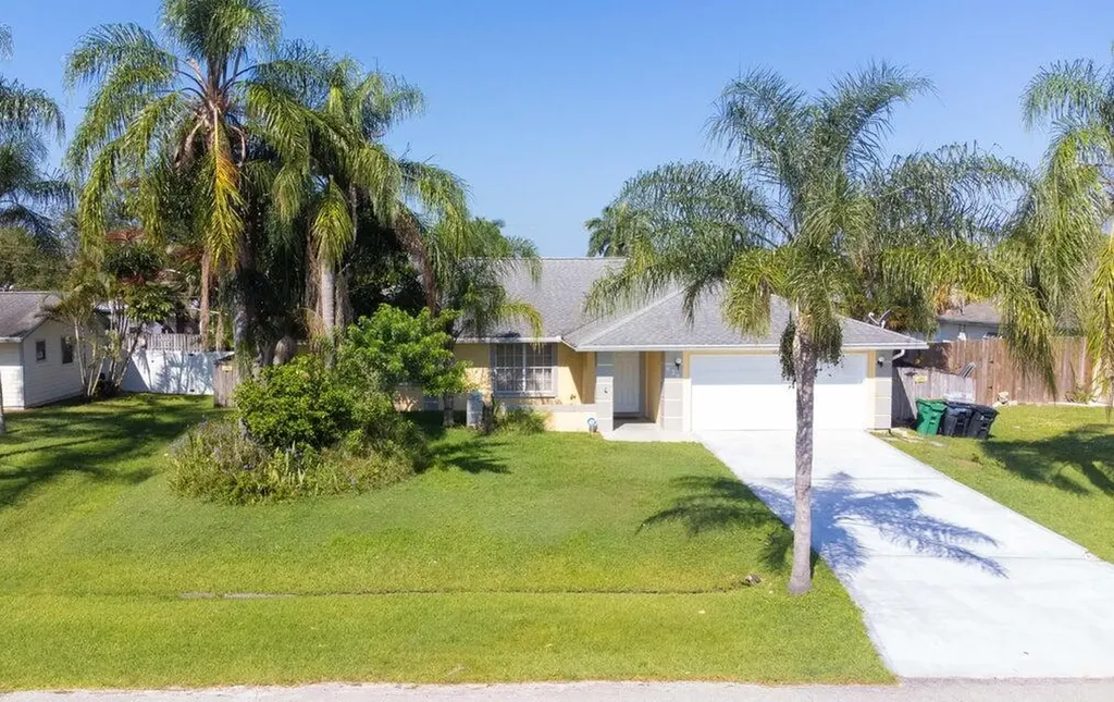620 SW Cynthia Street Port St Lucie FL 34983