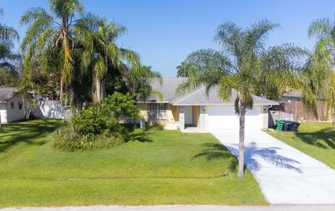 620 SW Cynthia Street Port St Lucie FL 34983