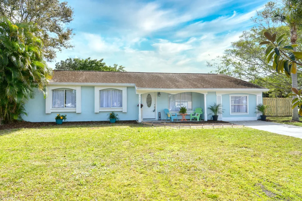 1317 SE Larose Court Port St Lucie FL 34952