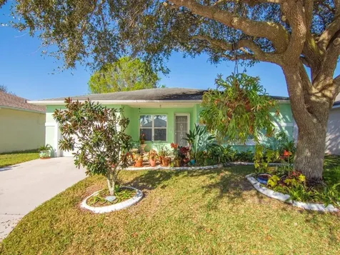 6719 Tulipan Fort Pierce FL 34951