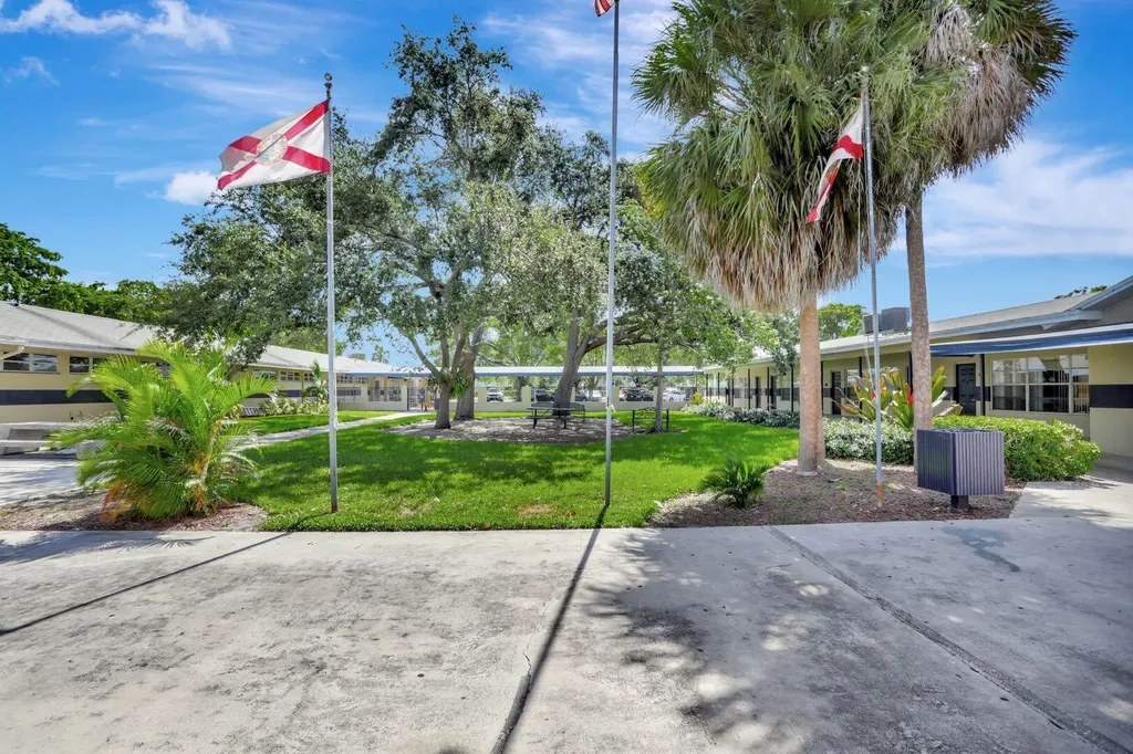 959 SE 6th Avenue Deerfield Beach FL 33441