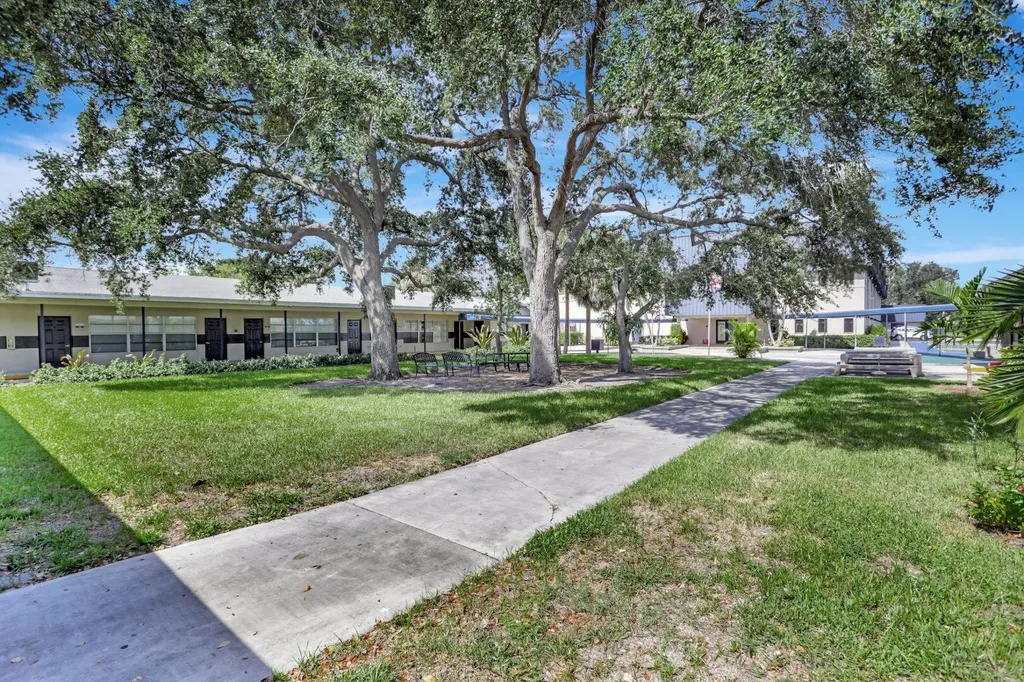 959 SE 6th Avenue Deerfield Beach FL 33441