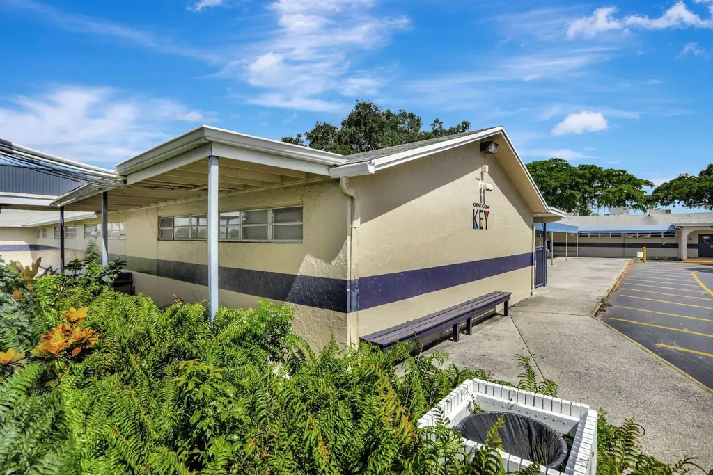 959 SE 6th Avenue Deerfield Beach FL 33441