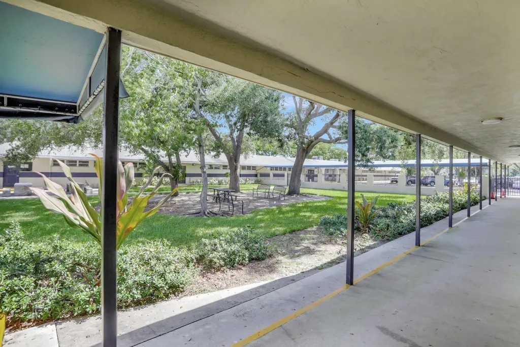 959 SE 6th Avenue Deerfield Beach FL 33441