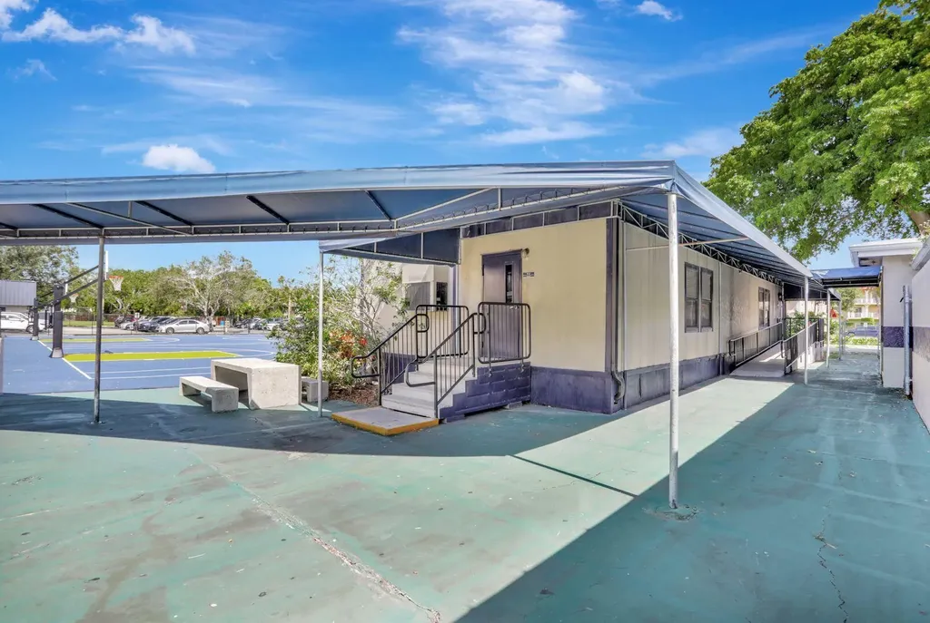 959 SE 6th Avenue Deerfield Beach FL 33441