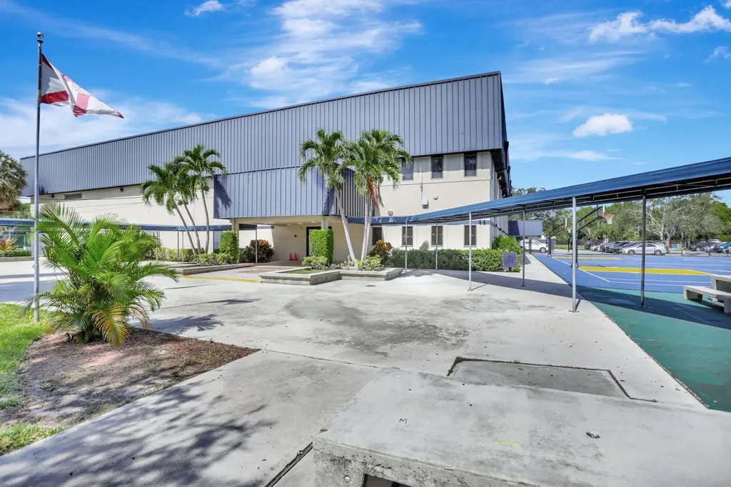 959 SE 6th Avenue Deerfield Beach FL 33441