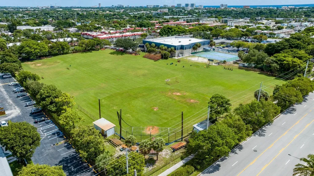 959 SE 6th Avenue Deerfield Beach FL 33441