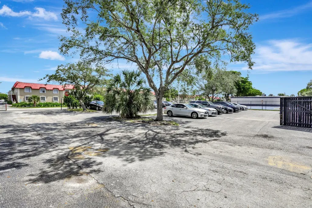 959 SE 6th Avenue Deerfield Beach FL 33441
