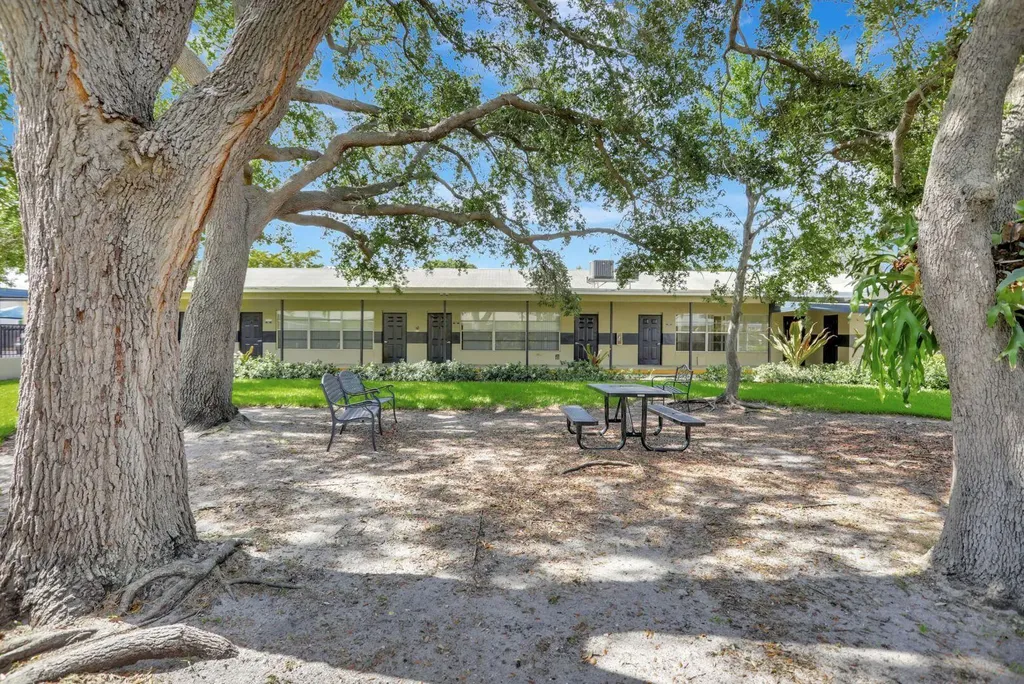 959 SE 6th Avenue Deerfield Beach FL 33441