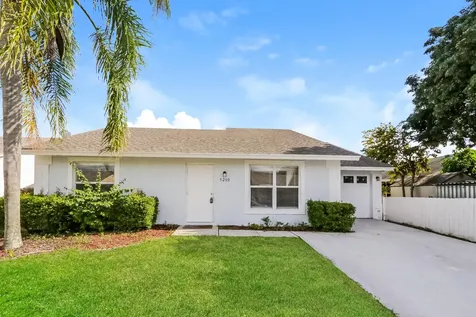 5200 Blueberry Hill Avenue Lake Worth FL 33463